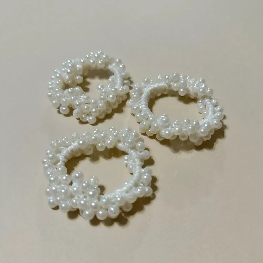 Pearl scrunchie N755